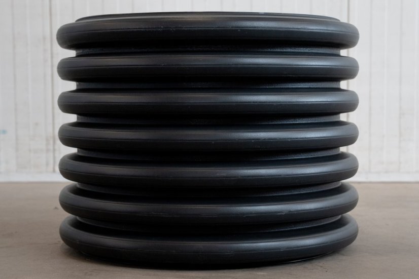 Nádoba na vodu a krmivo