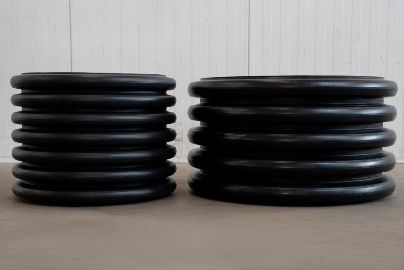 Nádoba na vodu a krmivo